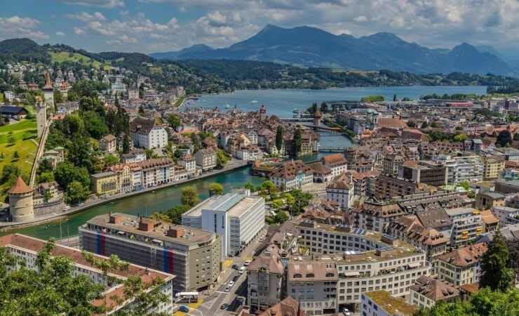 Vintage-Shopping in Luzern: Sebastian Vetter und Schönheitschirurg Dr. Thomas Vogel auf Schatzsuche