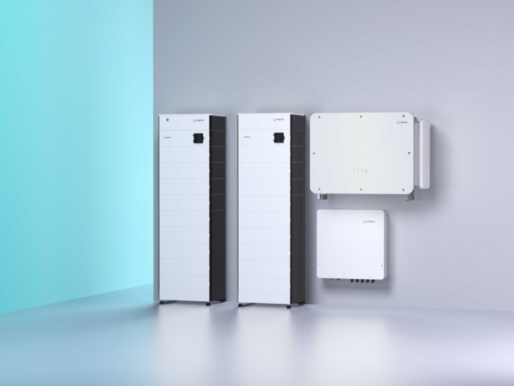 FENECON Commercial 100 setzt neue funktionale Maßstäbe im Gewerbespeichermarkt