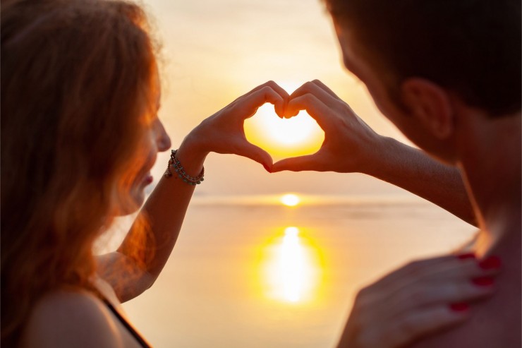 Flirten mit 40+ – Bettbeziehung Erfahrungen zeigen, warum Online-Dating in der Lebensmitte besonders gut funktioniert